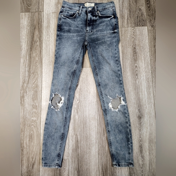 Free People Distressed  Skinny Jeans - Picture 1 of 5